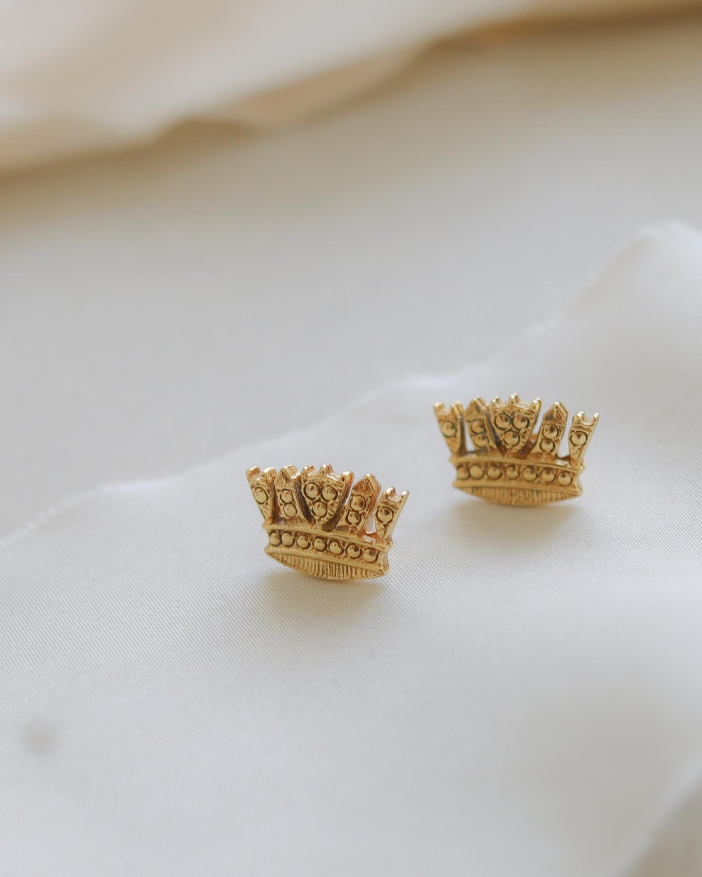 Vintage Naval crown earrings in 9ct gold