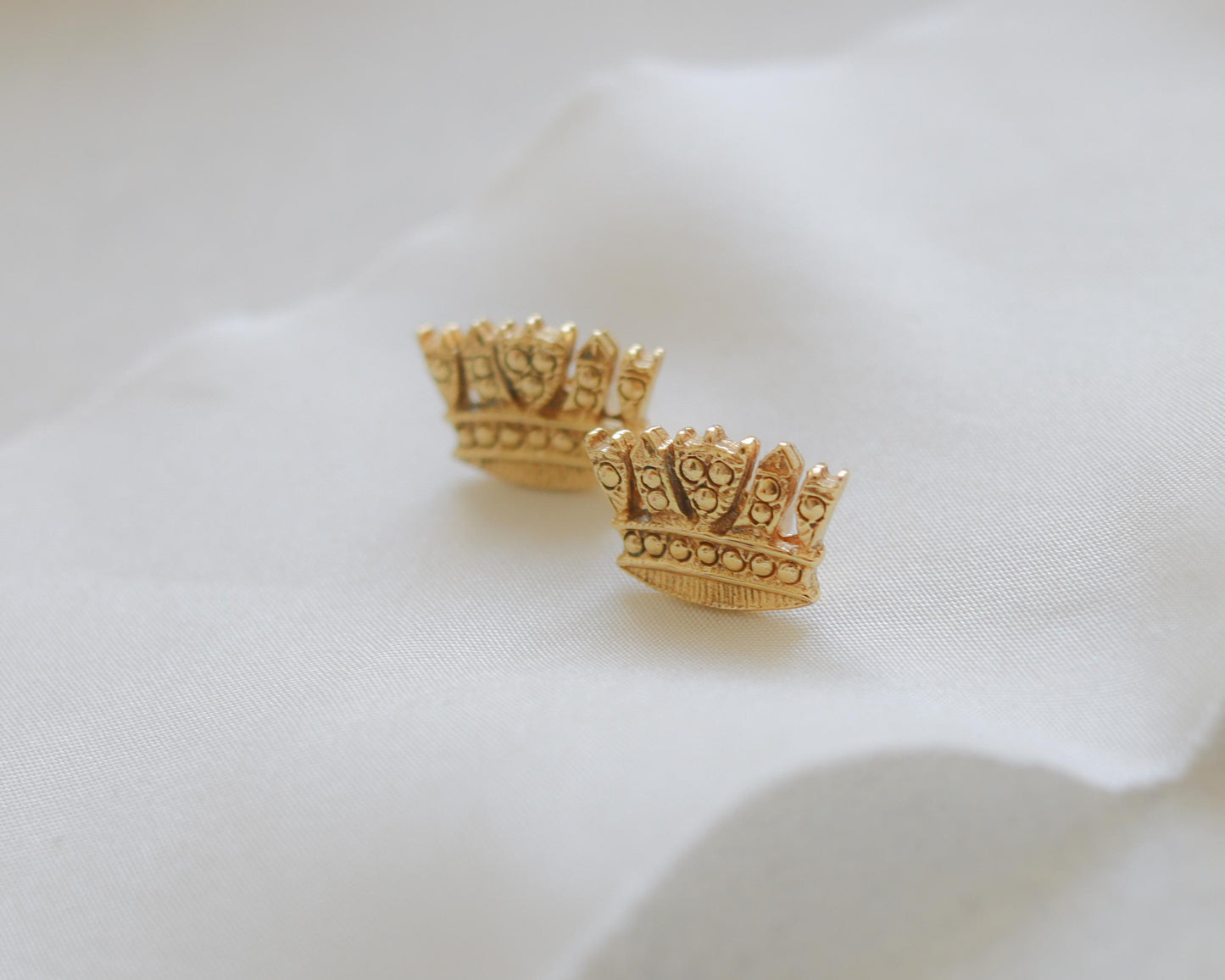 Vintage Naval crown earrings in 9ct gold