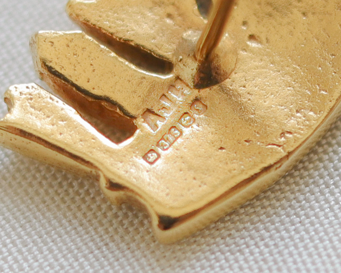 Vintage Naval crown earrings in 9ct gold