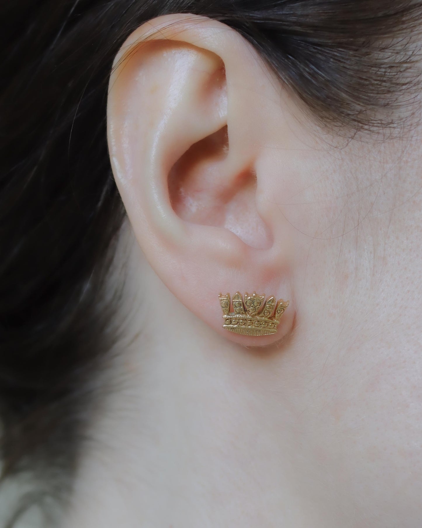 Vintage Naval crown earrings in 9ct gold