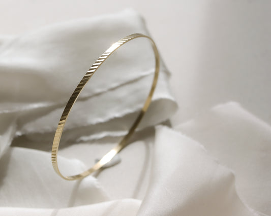 9ct diagonal patterned bangle