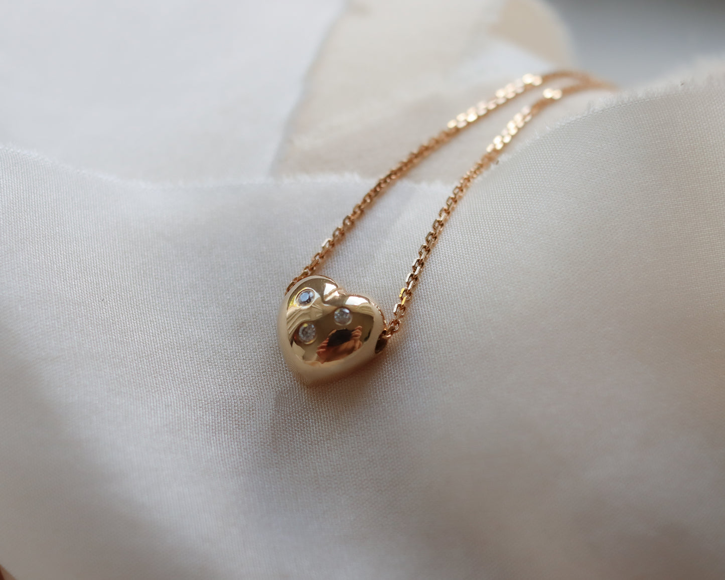 Diamond heart pendant necklace in 9ct gold