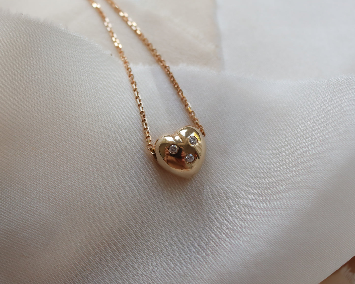 Diamond heart pendant necklace in 9ct gold