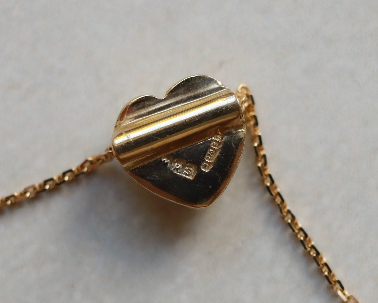 Diamond heart pendant necklace in 9ct gold