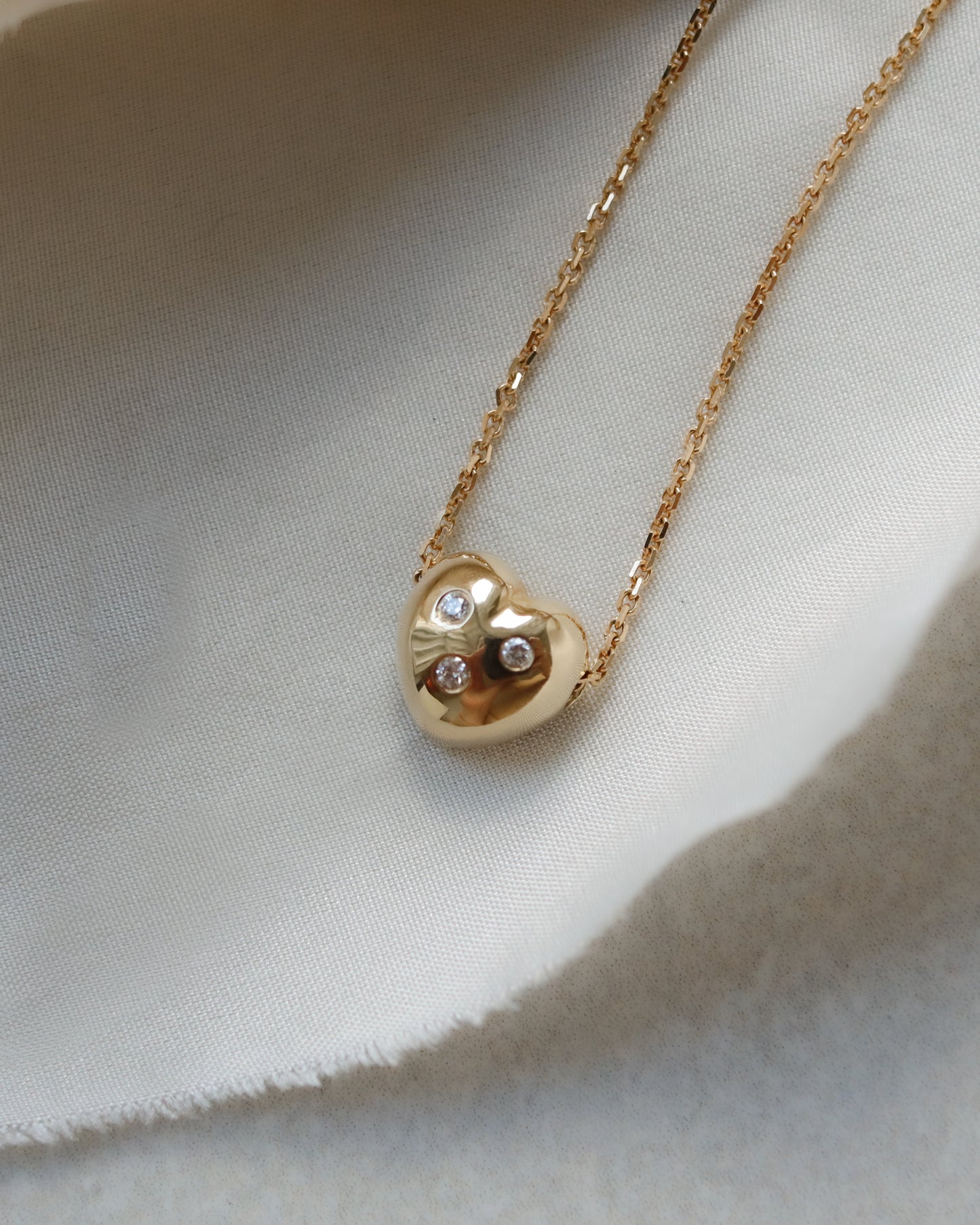 Diamond heart pendant necklace in 9ct gold