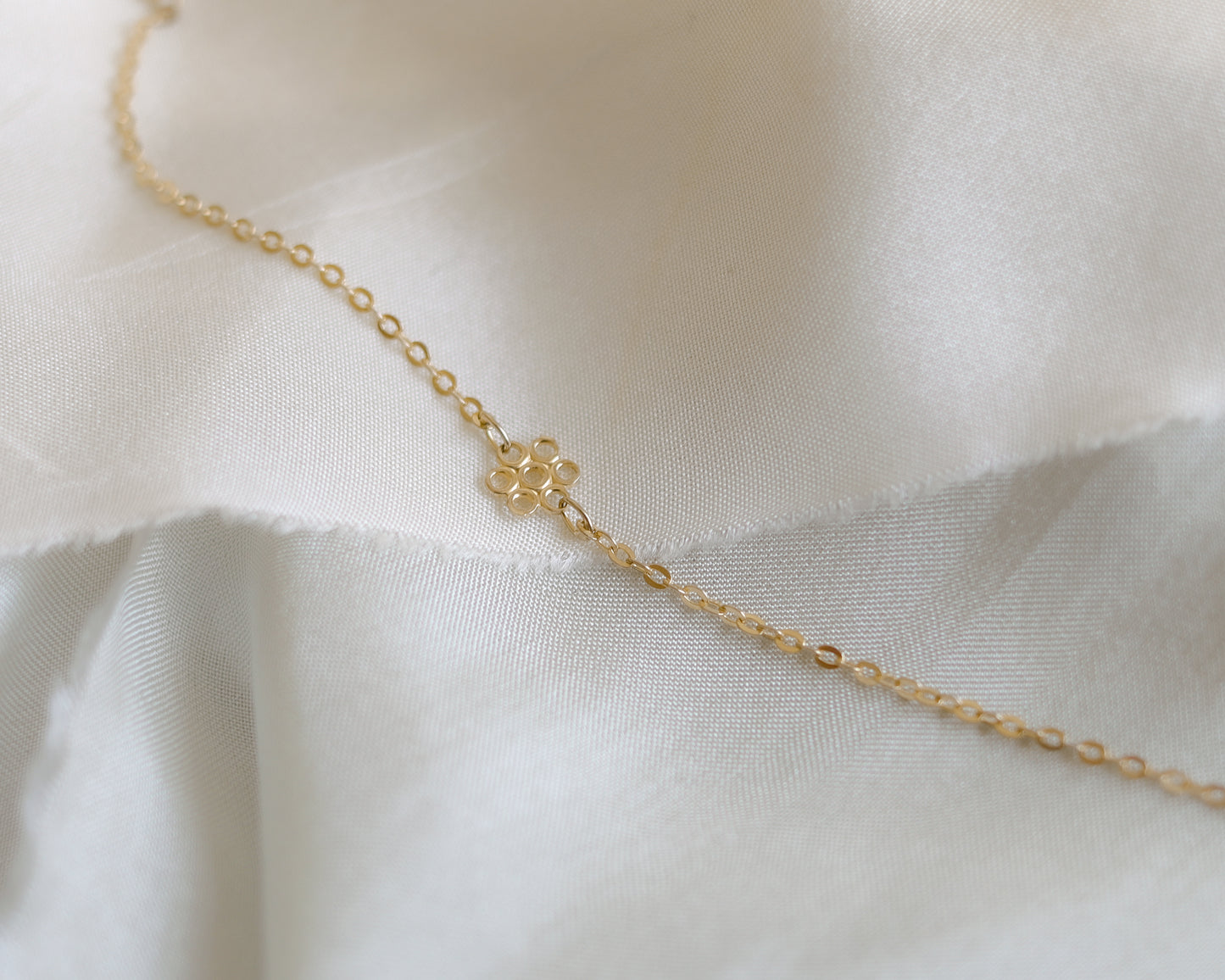 1970's 9ct gold fancy ditsy flower link necklace
