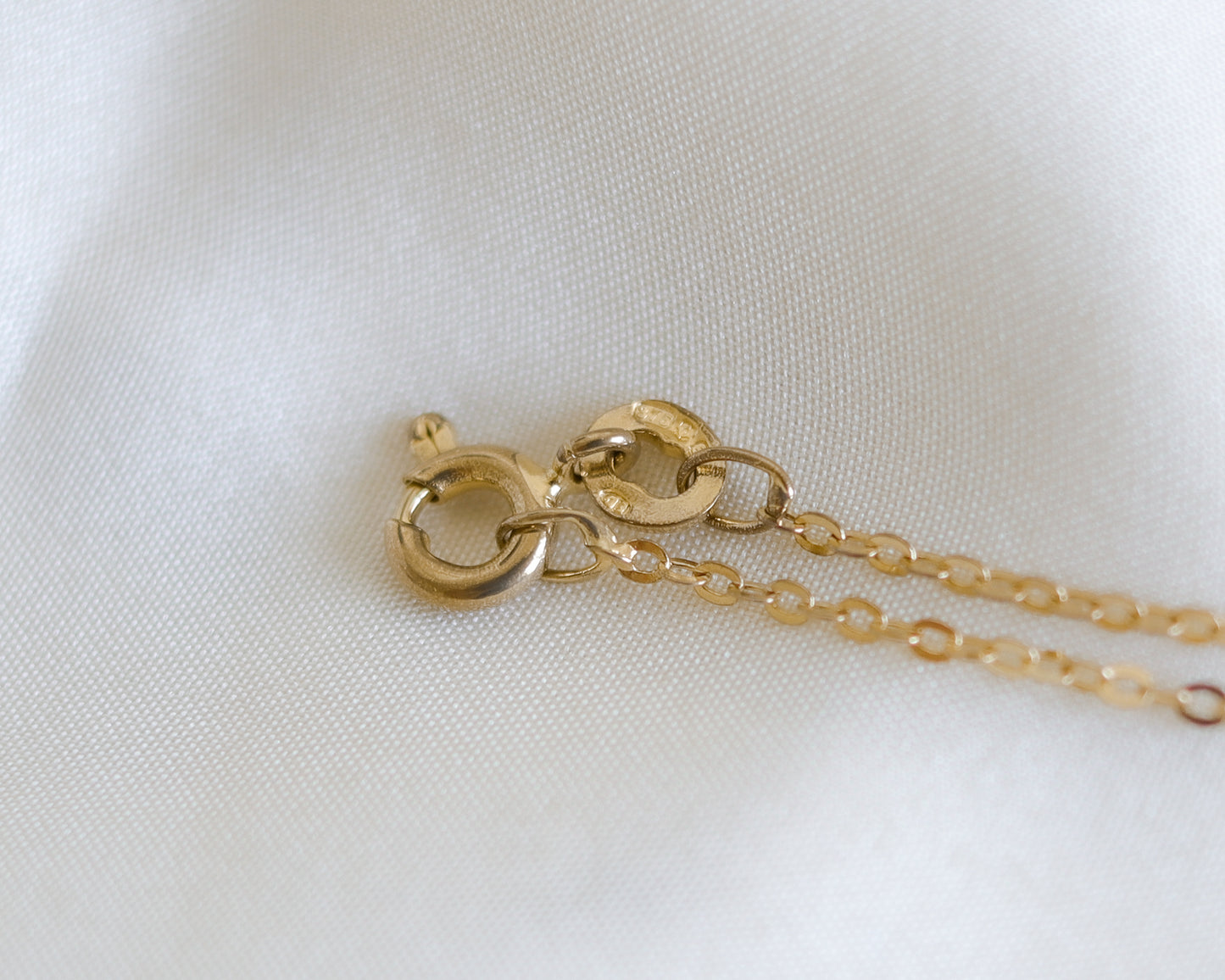 1970's 9ct gold fancy ditsy flower link necklace