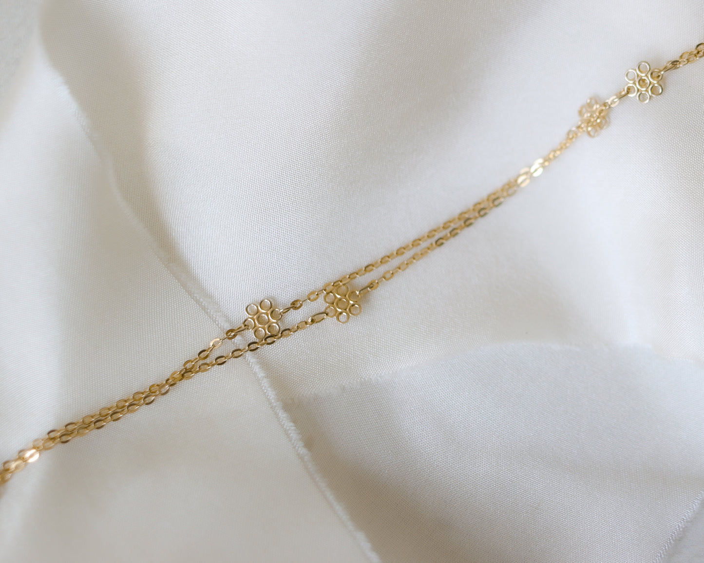 1970's 9ct gold fancy ditsy flower link necklace