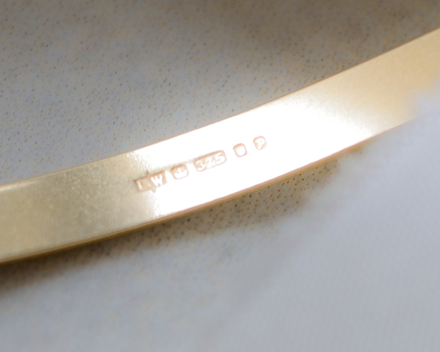 9ct gold textured, engraved bangle