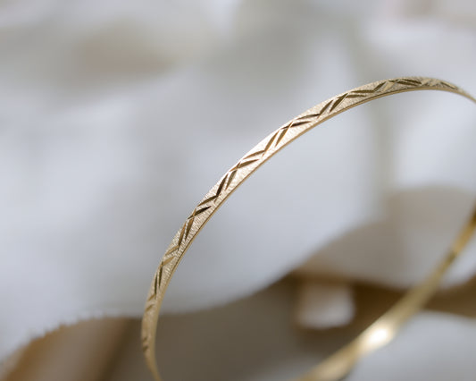 9ct gold textured, engraved bangle
