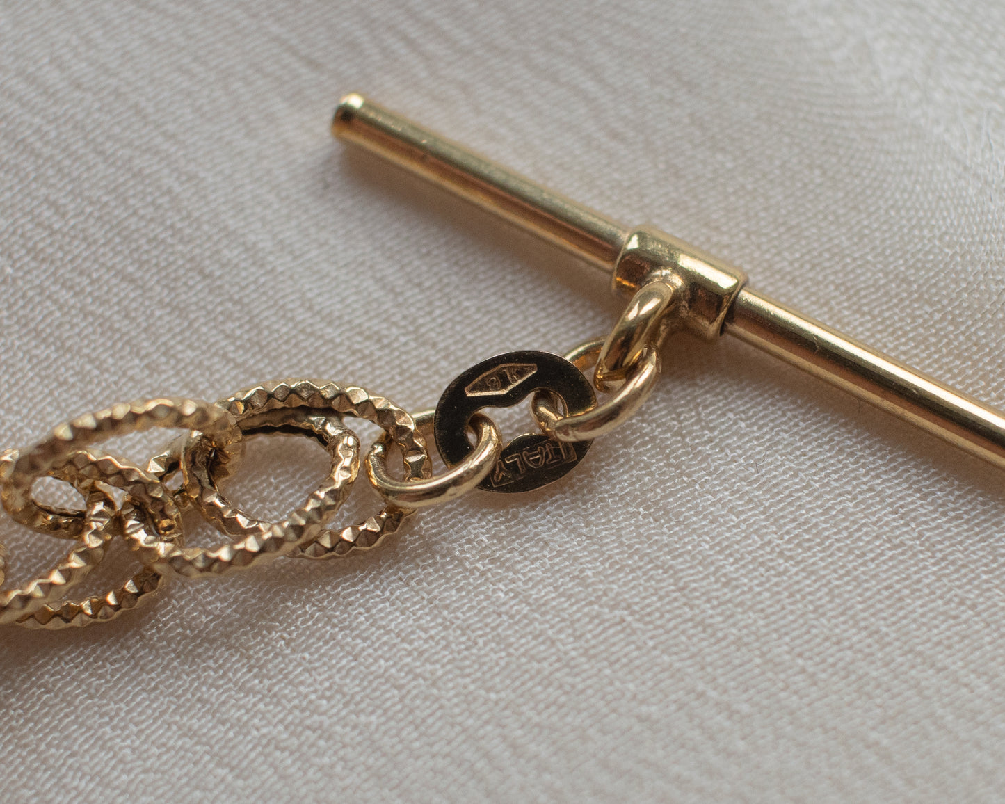 9ct Gold Fancy Link T-Bar Bracelet