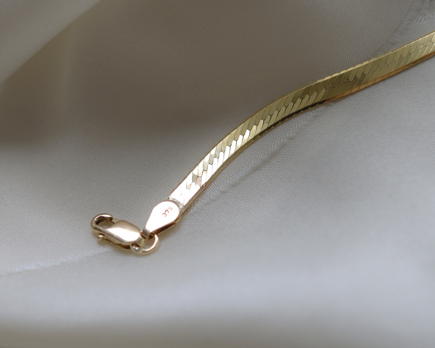 9ct gold flat herringbone bracelet