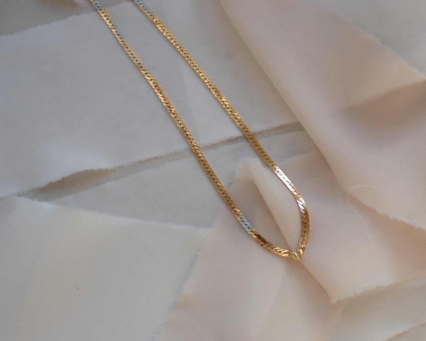 Vintage 9ct Gold Wishbone Necklace – 1982