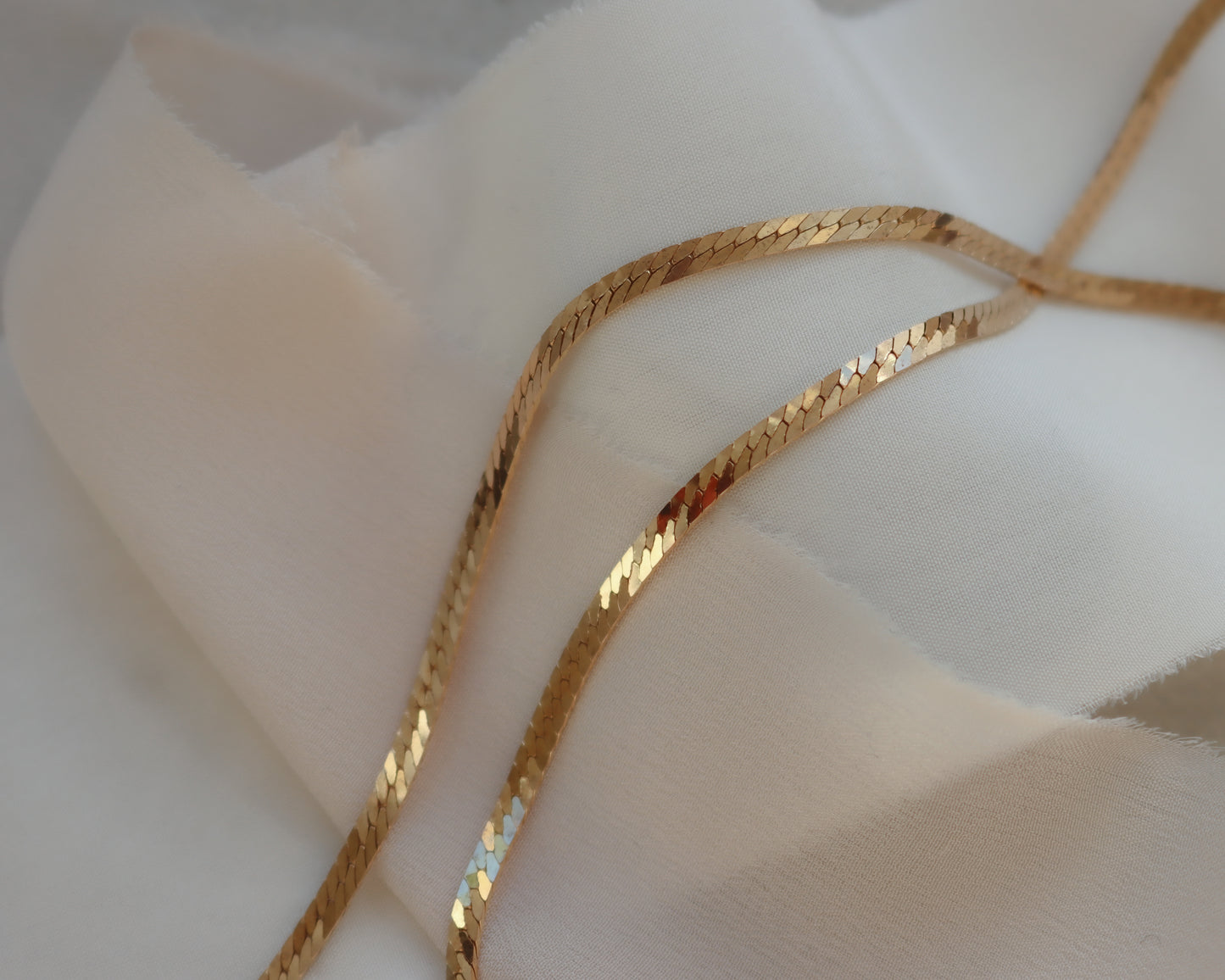 Vintage 9ct Gold Wishbone Necklace – 1982