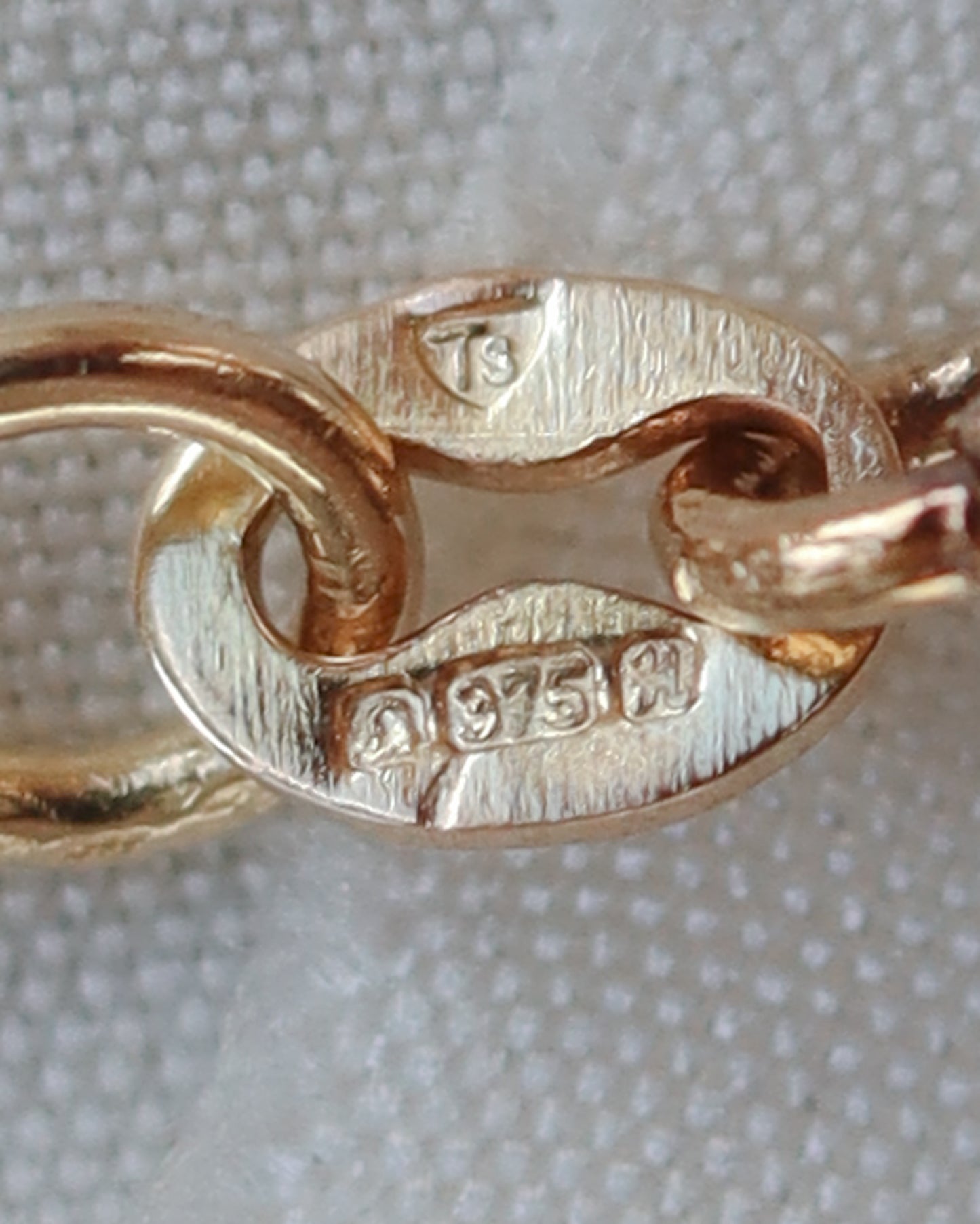 Vintage 9ct Gold Wishbone Necklace – 1982