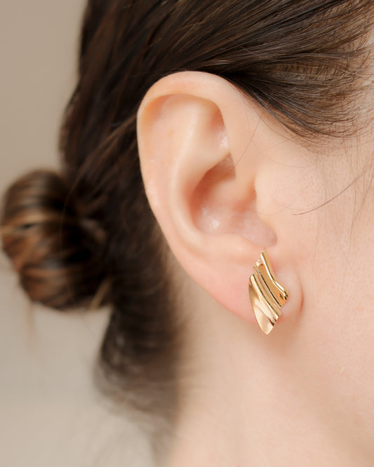 9ct gold wave stud earrings