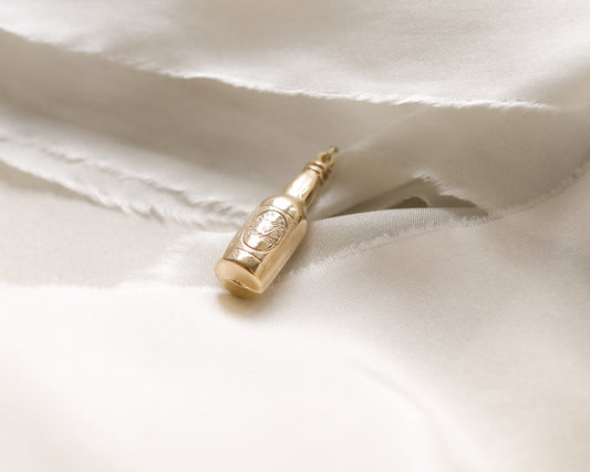 9ct gold Guinness bottle pendant charm