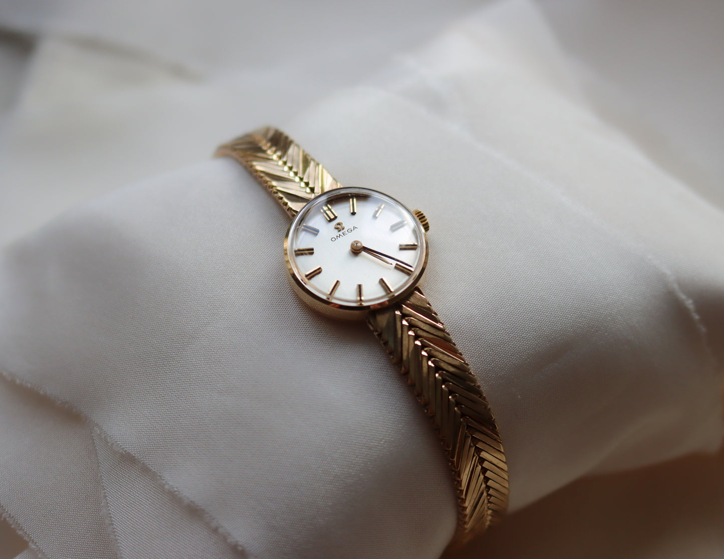 Omega Ladies 9ct Gold herringbone Wristwatch - 1965
