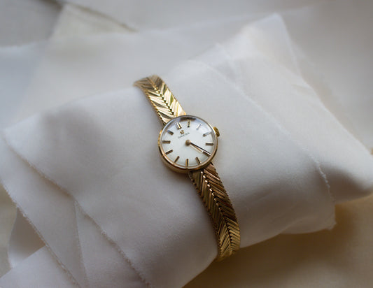 Omega Ladies 9ct Gold herringbone Wristwatch - 1965