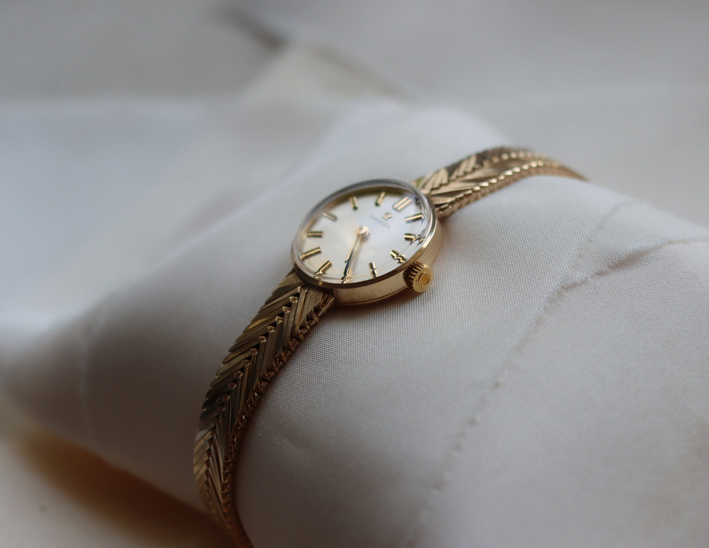 Omega Ladies 9ct Gold herringbone Wristwatch - 1965