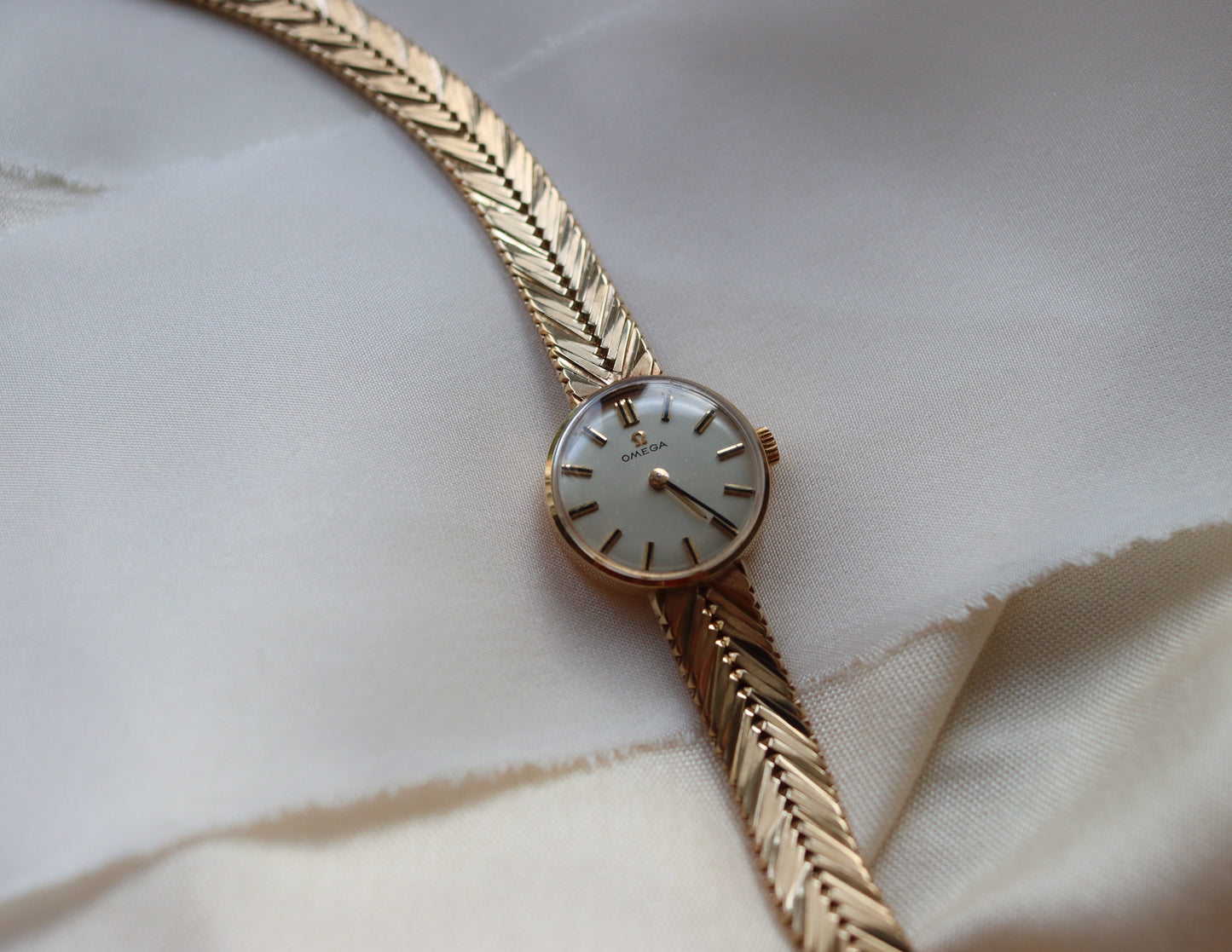 Omega Ladies 9ct Gold herringbone Wristwatch - 1965