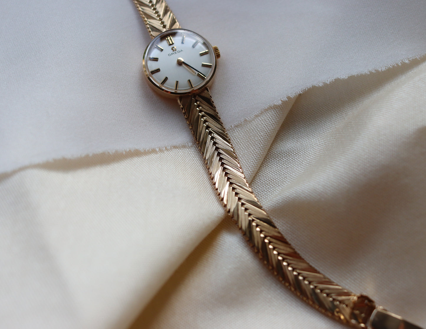 Omega Ladies 9ct Gold herringbone Wristwatch - 1965