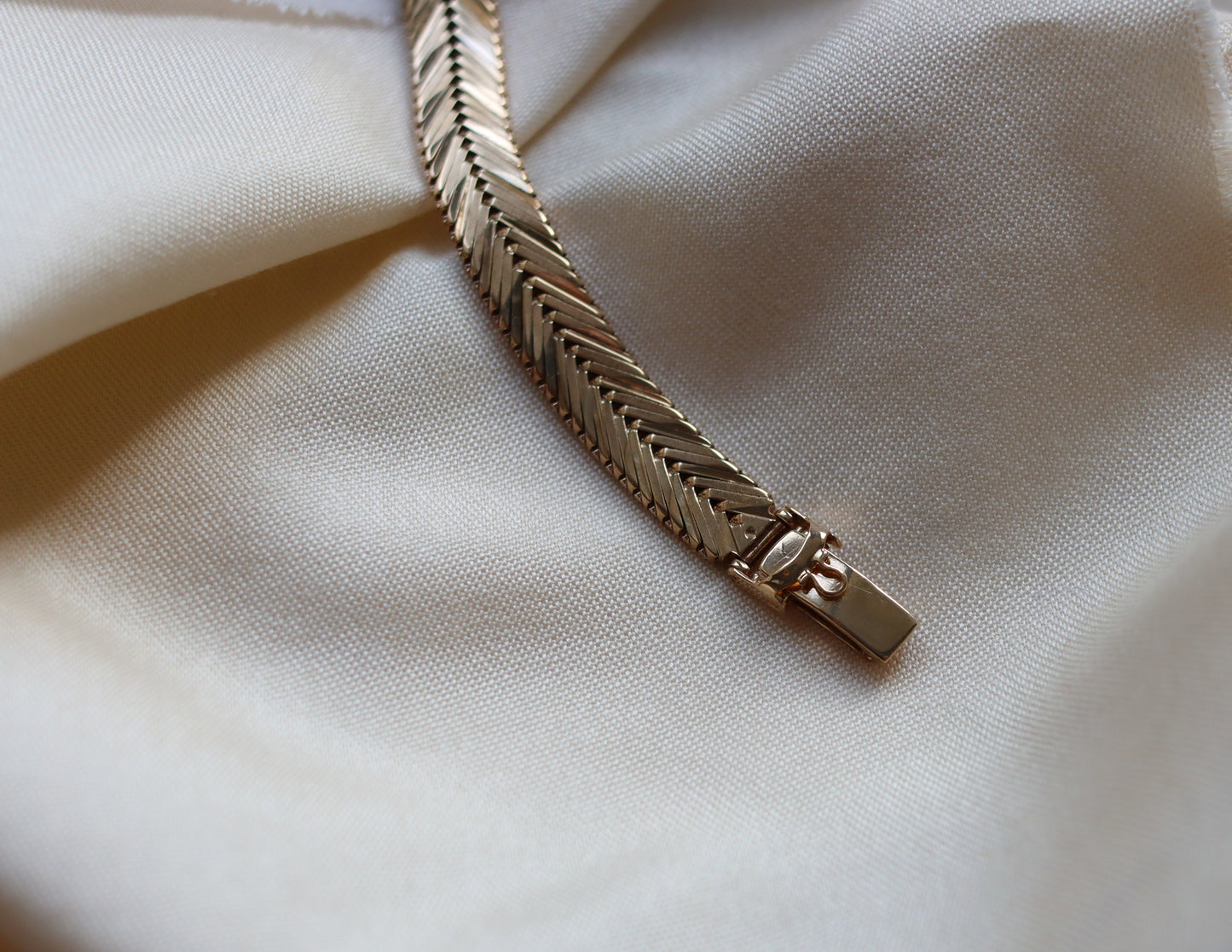 Omega Ladies 9ct Gold herringbone Wristwatch - 1965