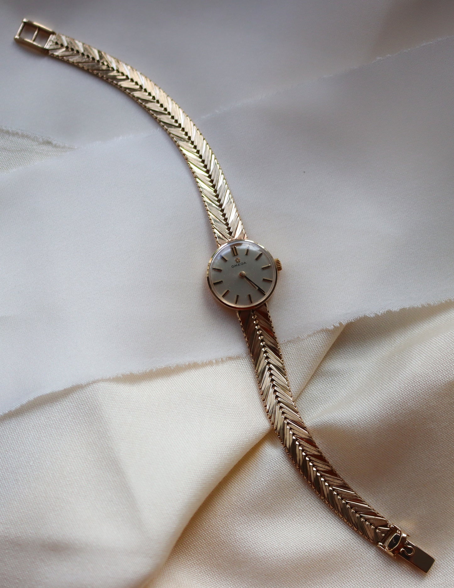 Omega Ladies 9ct Gold herringbone Wristwatch - 1965