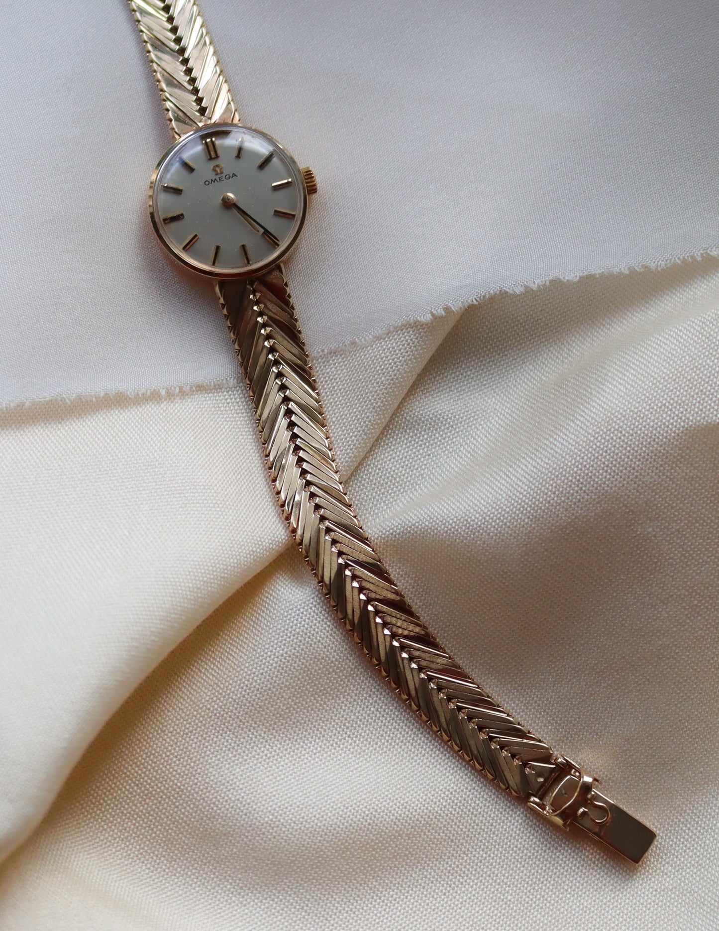 Omega Ladies 9ct Gold herringbone Wristwatch - 1965