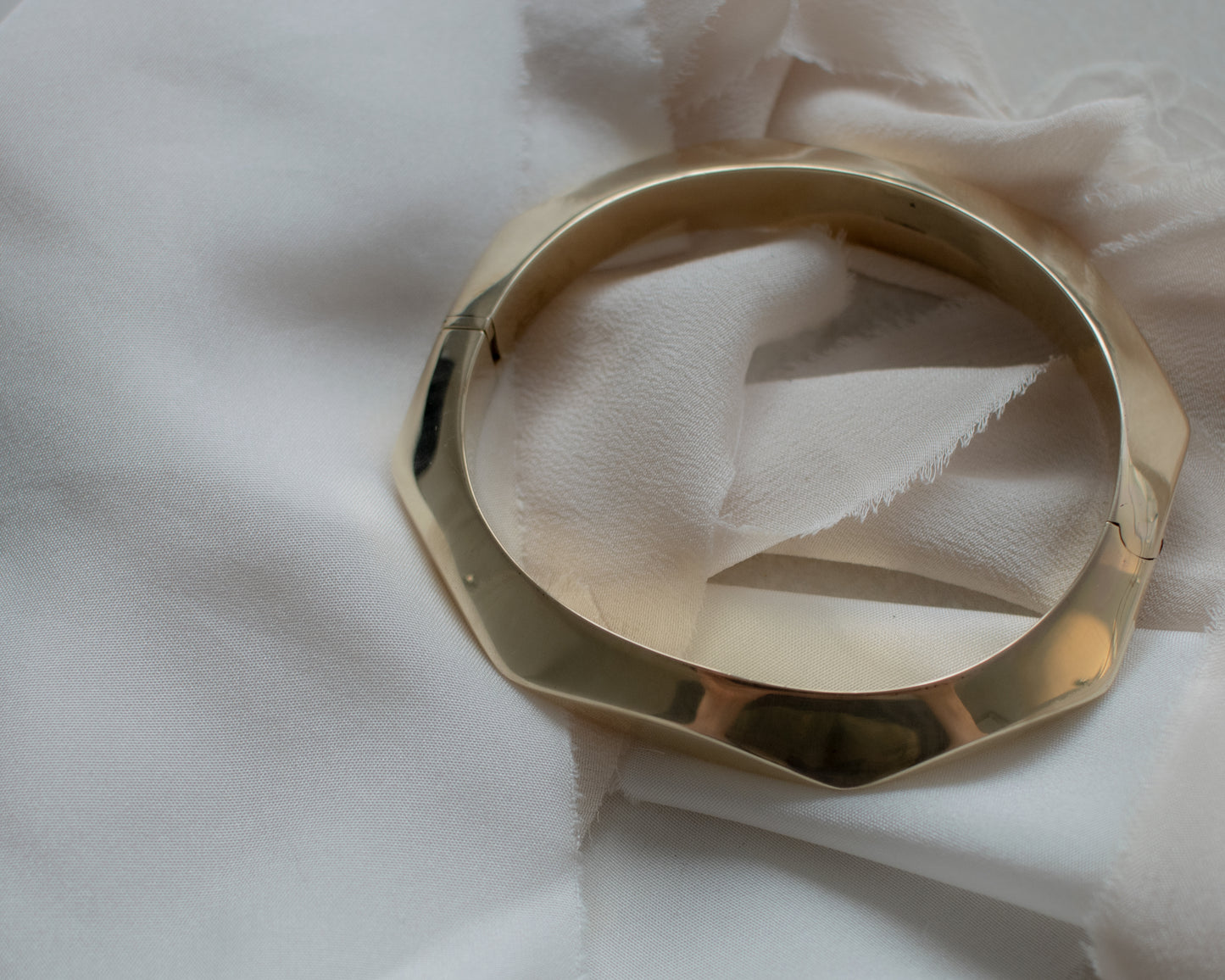 Vintage 9ct Gold Faceted Hinged Bangle - 2001