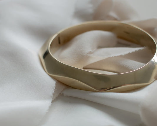 Vintage 9ct Gold Faceted Hinged Bangle - 2001