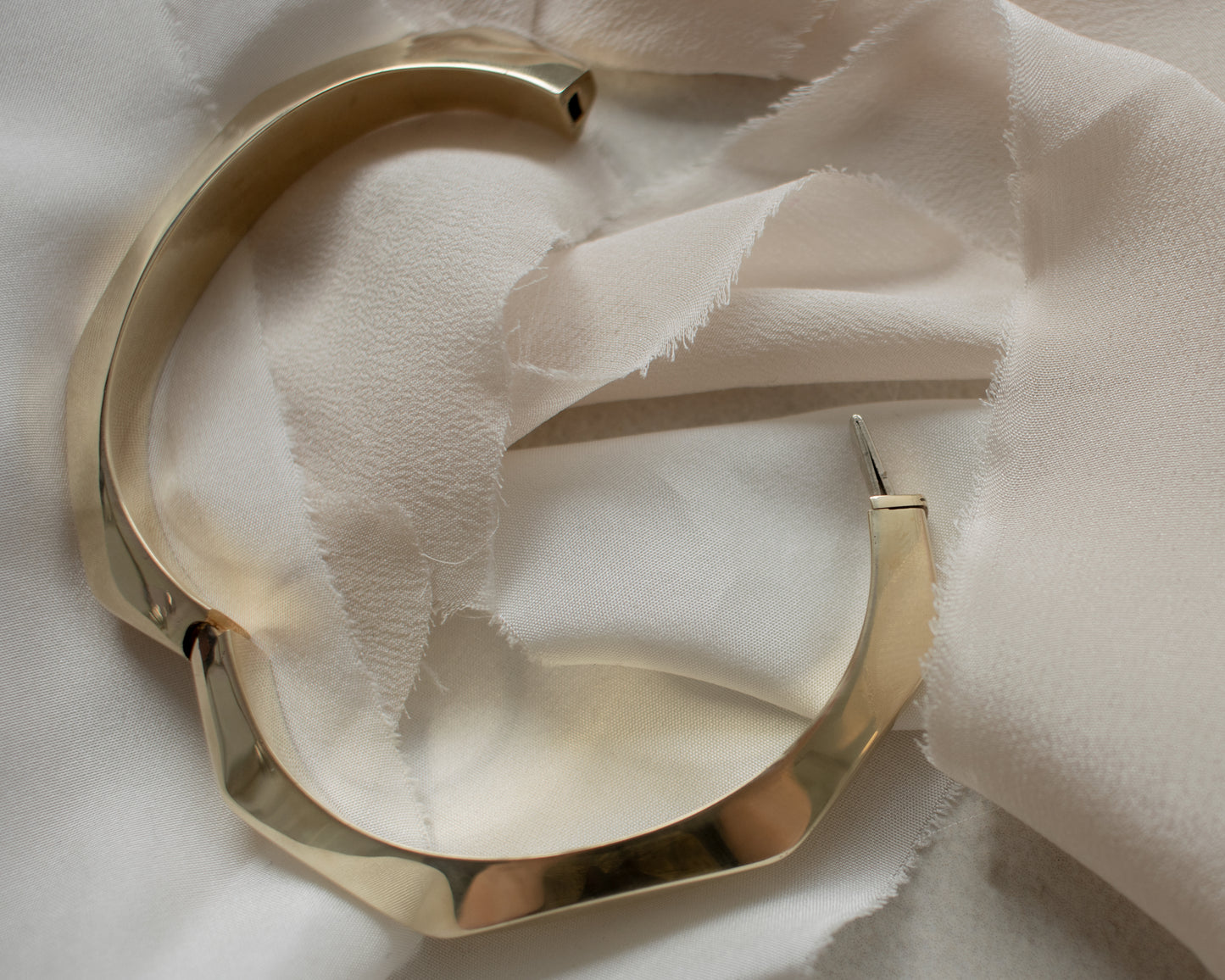 Vintage 9ct Gold Faceted Hinged Bangle - 2001