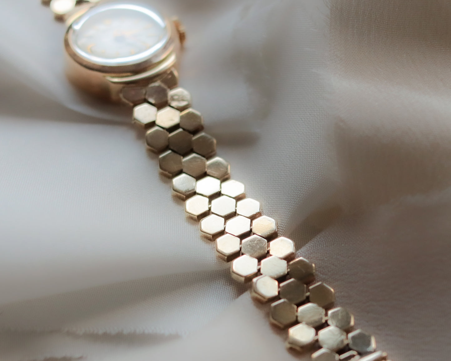 Honeycomb strap Rolex precision watch circa. 1950s