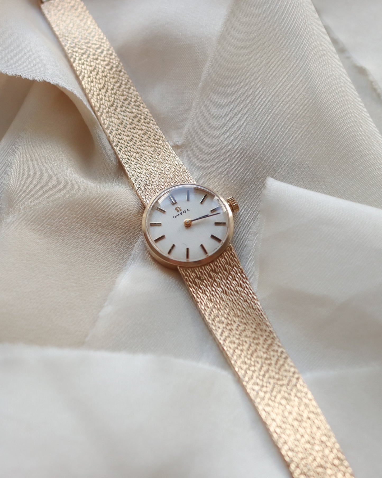 Beautiful 9ct gold Omega manual 625 watch from 1973