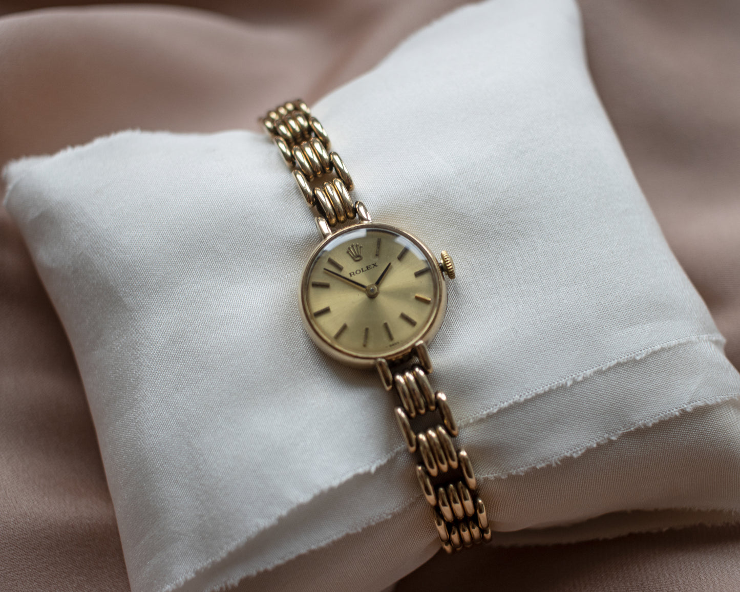 Rolex manual 1400 watch with gold dial - 1960