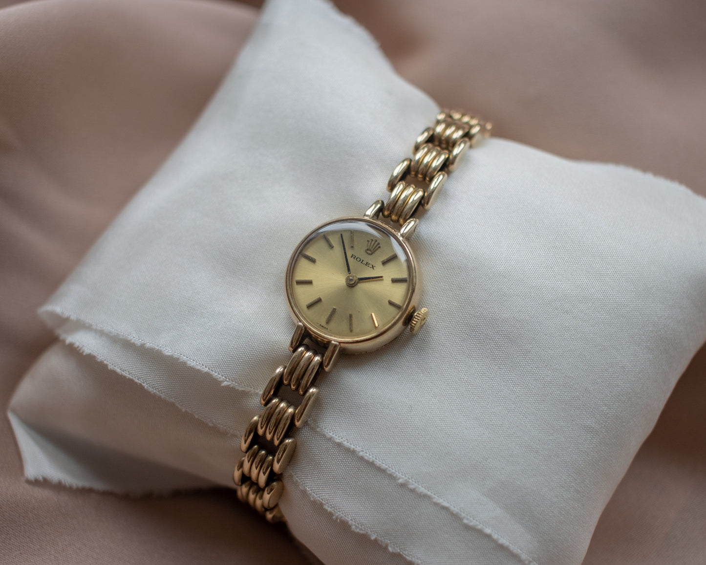Rolex manual 1400 watch with gold dial - 1960