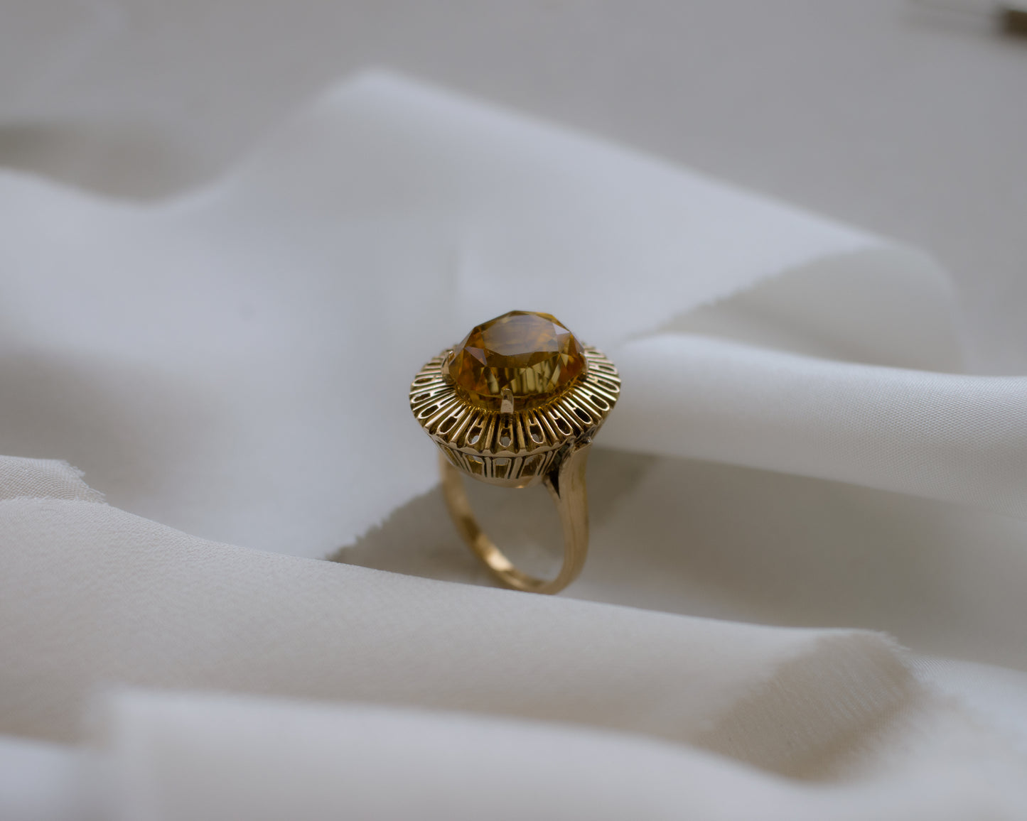 Vintage 9ct Gold Oval Citrine Statement Ring