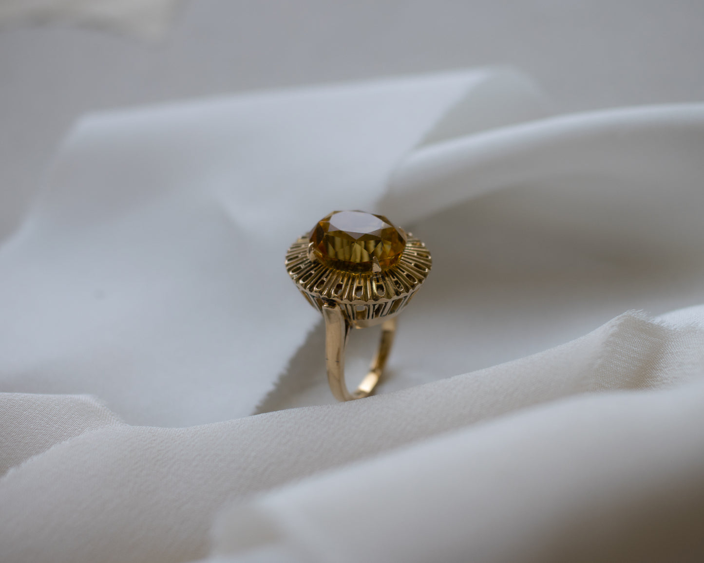 Vintage 9ct Gold Oval Citrine Statement Ring