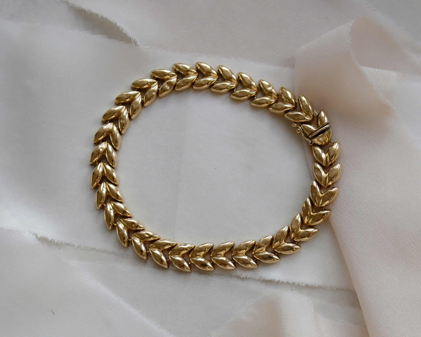 Vintage 9ct Gold Leaf-Link Chunky Bracelet – 2001