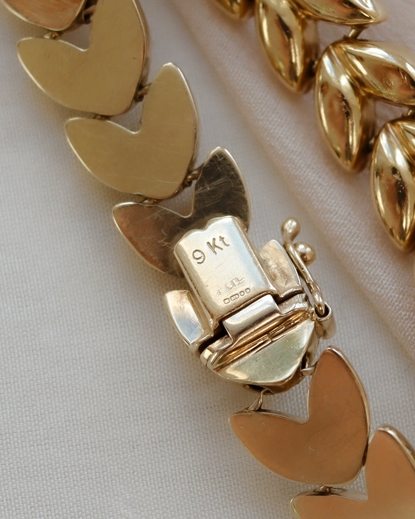 Vintage 9ct Gold Leaf-Link Chunky Bracelet – 2001