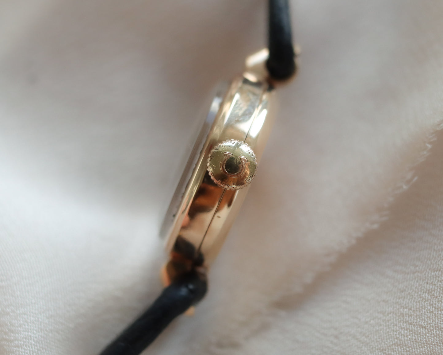 Vintage Omega 9ct Gold Wristwatch in Pristine Condition