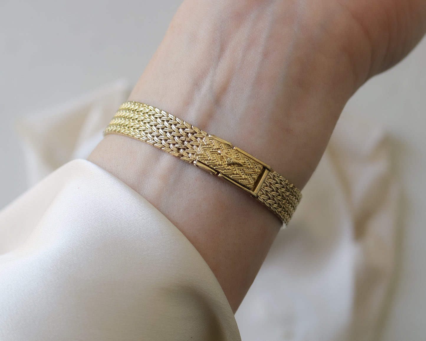 Vintage Longines Presence 9ct Gold Bracelet Watch - circa 1980's