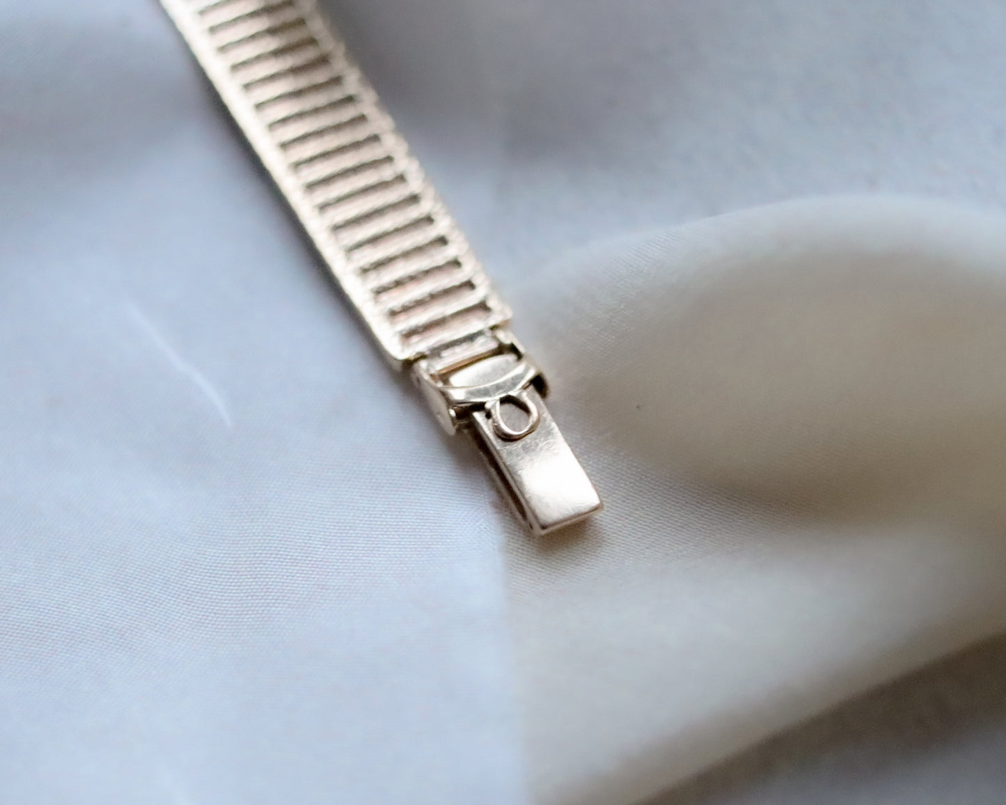 Beautiful 9ct Gold Omega Ladies Wristwatch – 1968