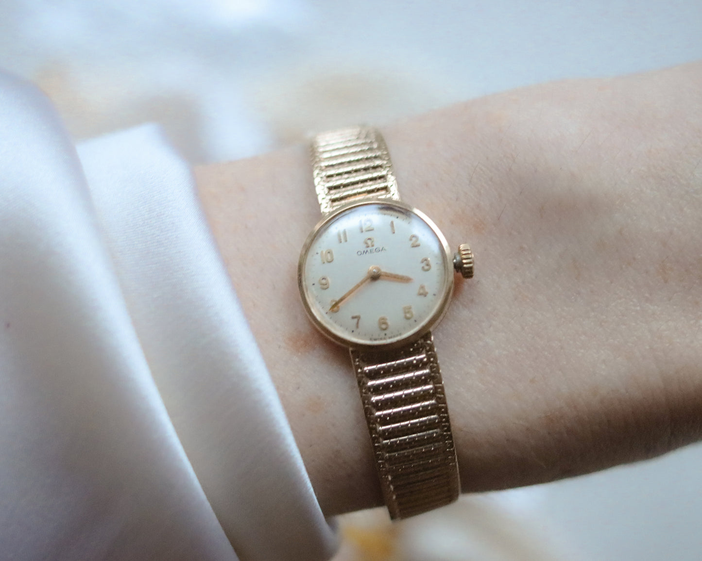 Beautiful 9ct Gold Omega Ladies Wristwatch – 1968