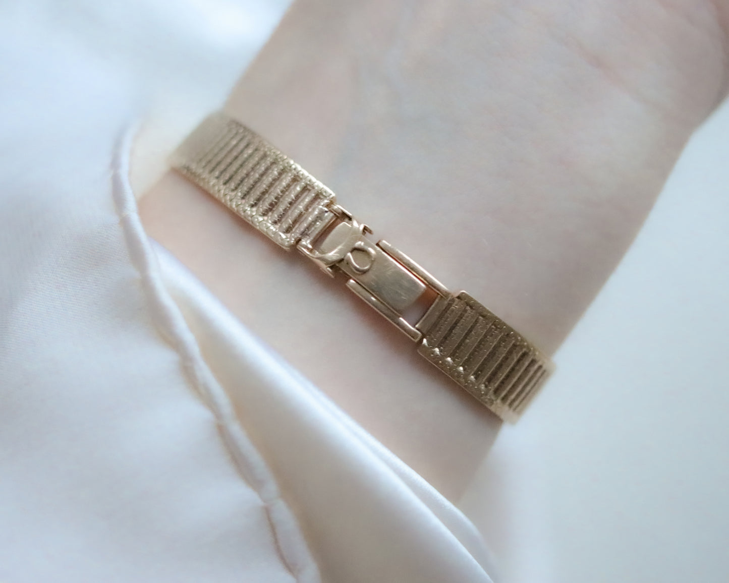 Beautiful 9ct Gold Omega Ladies Wristwatch – 1968