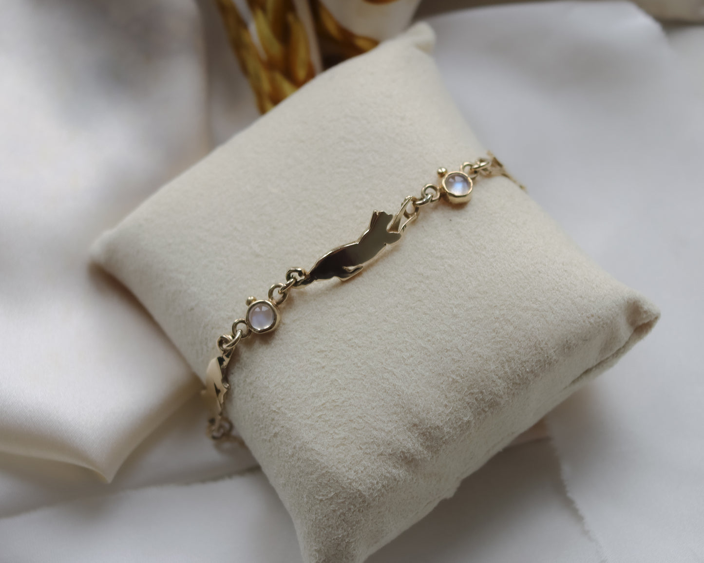 Vintage 9ct Gold Moonstone Cat Bracelet - 18cm
