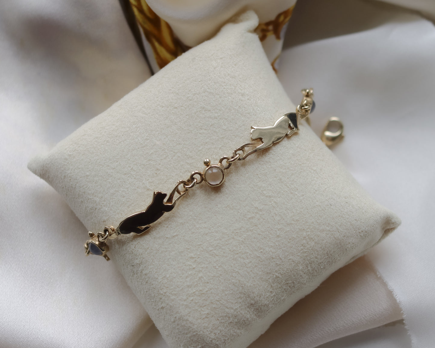 Vintage 9ct Gold Moonstone Cat Bracelet - 18cm