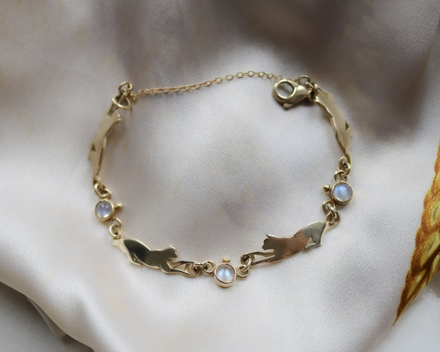 Vintage 9ct Gold Moonstone Cat Bracelet - 18cm