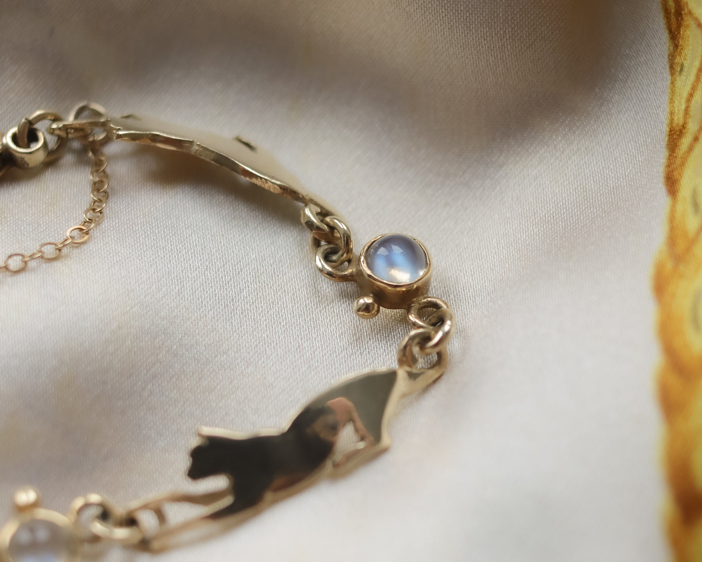 Vintage 9ct Gold Moonstone Cat Bracelet - 18cm