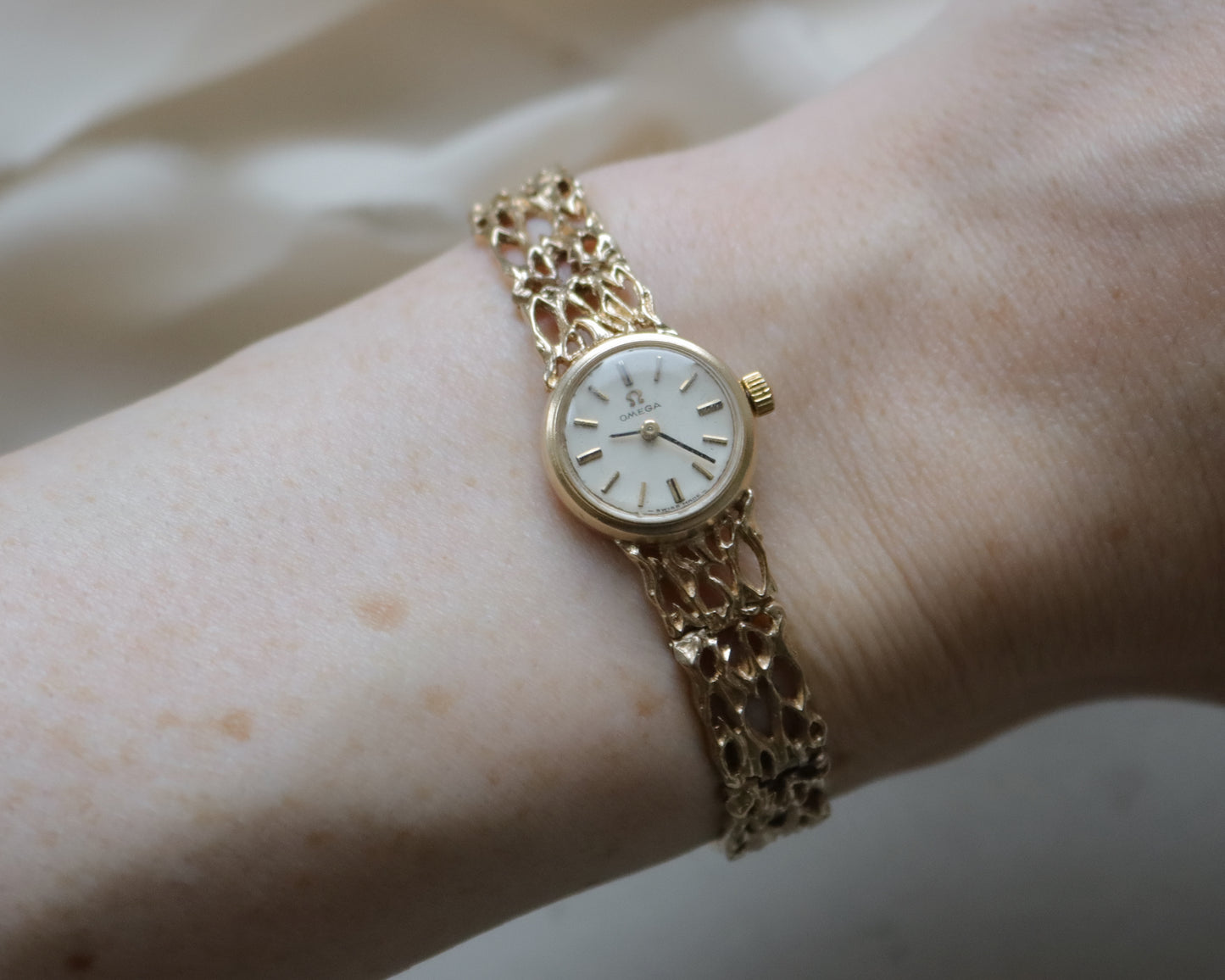 beautiful 1970's decorative Omega watch